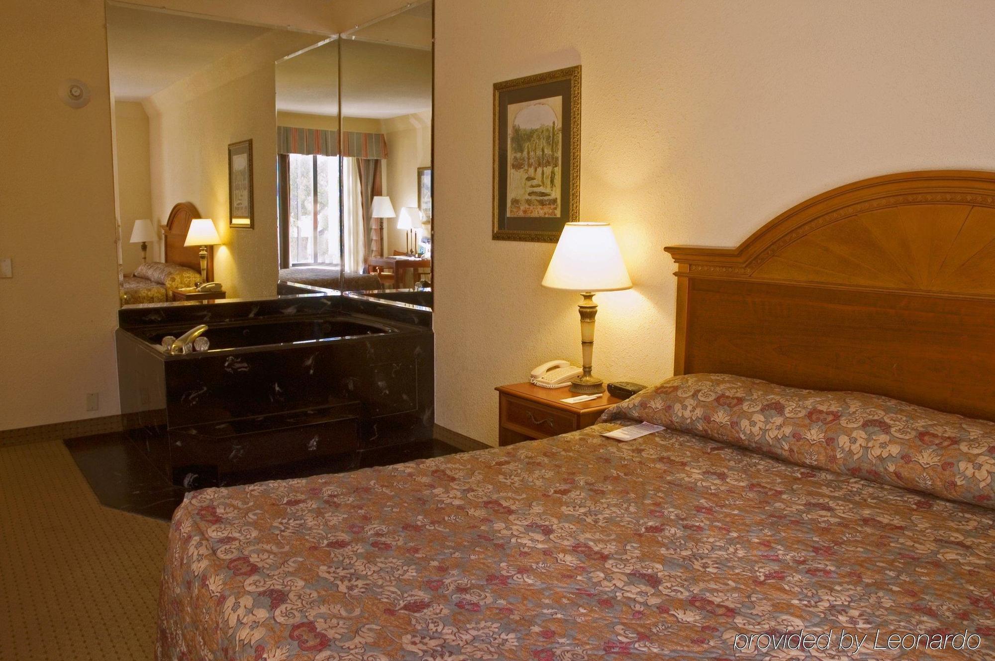 Holiday Inn Express & Suites Houston - Memorial Park Area By Ihg Exteriör bild